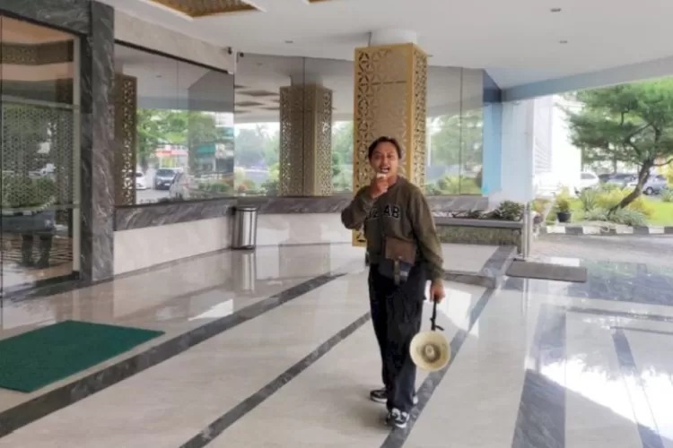 Tuntut Tanggung Jawab RSUD Karawang: Ayah Gelar Aksi Protes Pasca Bayi Meninggal Diduga Lalai Medis